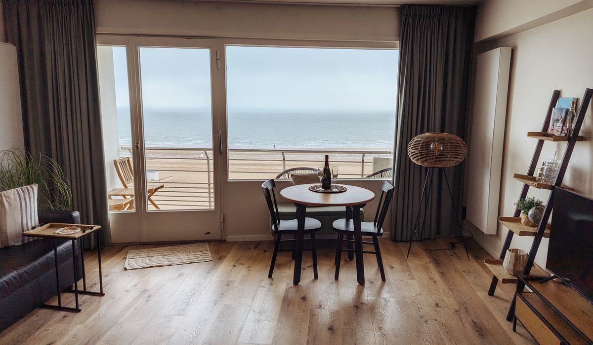 Choosing Durable Fabrics for Seaside Family Homes