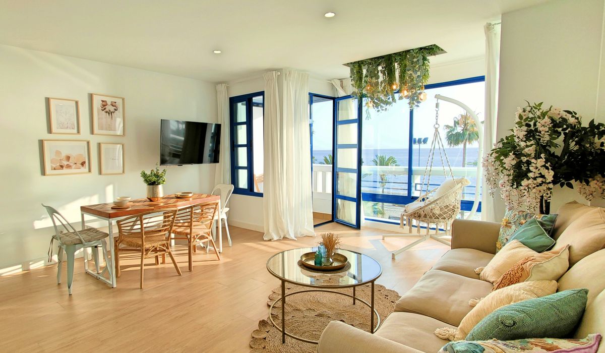 How to Style a Coastal Living Room with Dark Accents